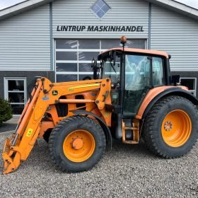 JOHN DEERE 6430 Med frontlæsser og vejdæk