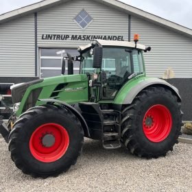 FENDT 826 Vario med frontlift og frontpto
