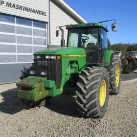 JOHN DEERE 8300 Pæn regulær traktor med rigtig gode dæk på.
